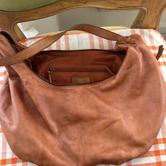 Frye handbag
Brown leather
Boho style
Lightly used - Picture 3 of 4